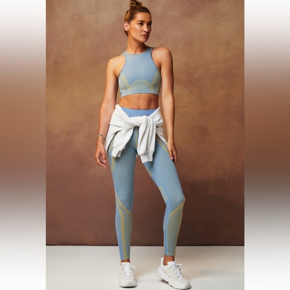 Fabletics Women’s Seamless High-Waisted
Compressive Legging Size Medium Tall - Picture 4 of 7